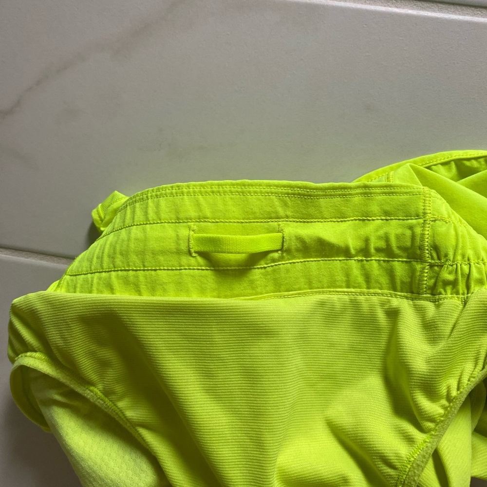 lululemon yellow hotty hot shorts 2.5” low rise in highlight yellow - Picture 6 of 7
